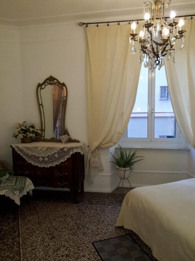 Appartamento In Centro Zona Fiera,Davanti Al Galliera Genova Eksteriør bilde