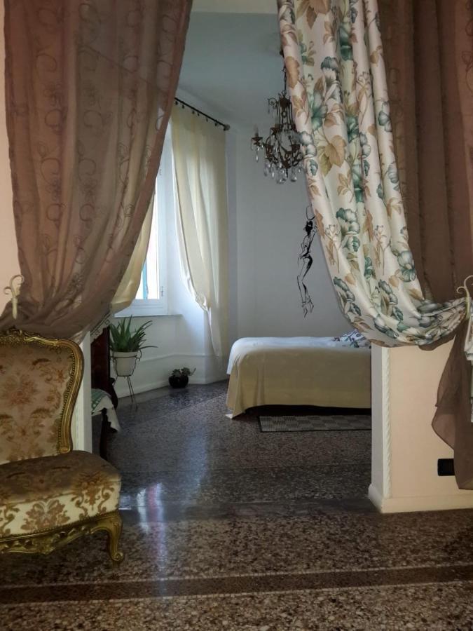 Appartamento In Centro Zona Fiera,Davanti Al Galliera Genova Eksteriør bilde