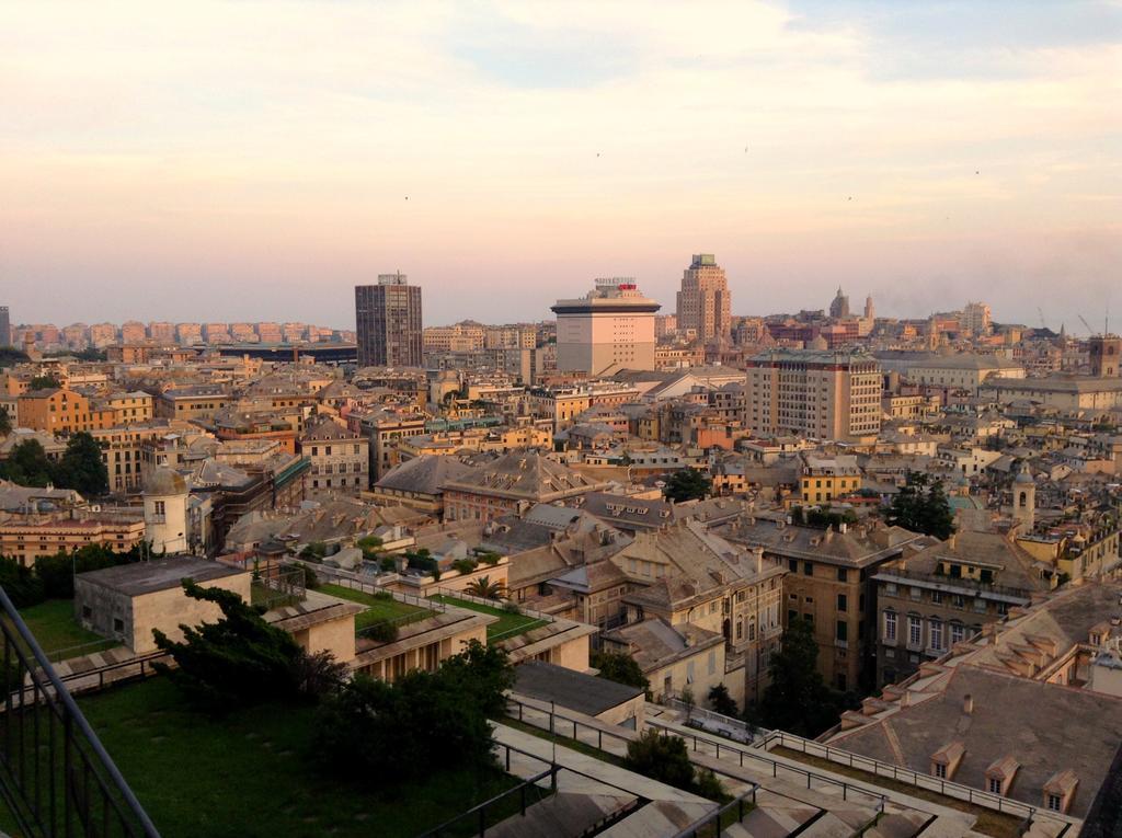 Appartamento In Centro Zona Fiera,Davanti Al Galliera Genova Eksteriør bilde