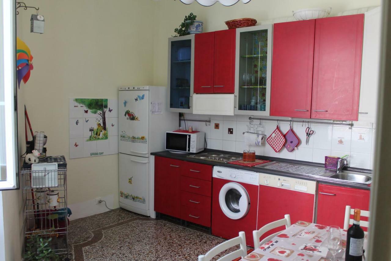 Appartamento In Centro Zona Fiera,Davanti Al Galliera Genova Eksteriør bilde